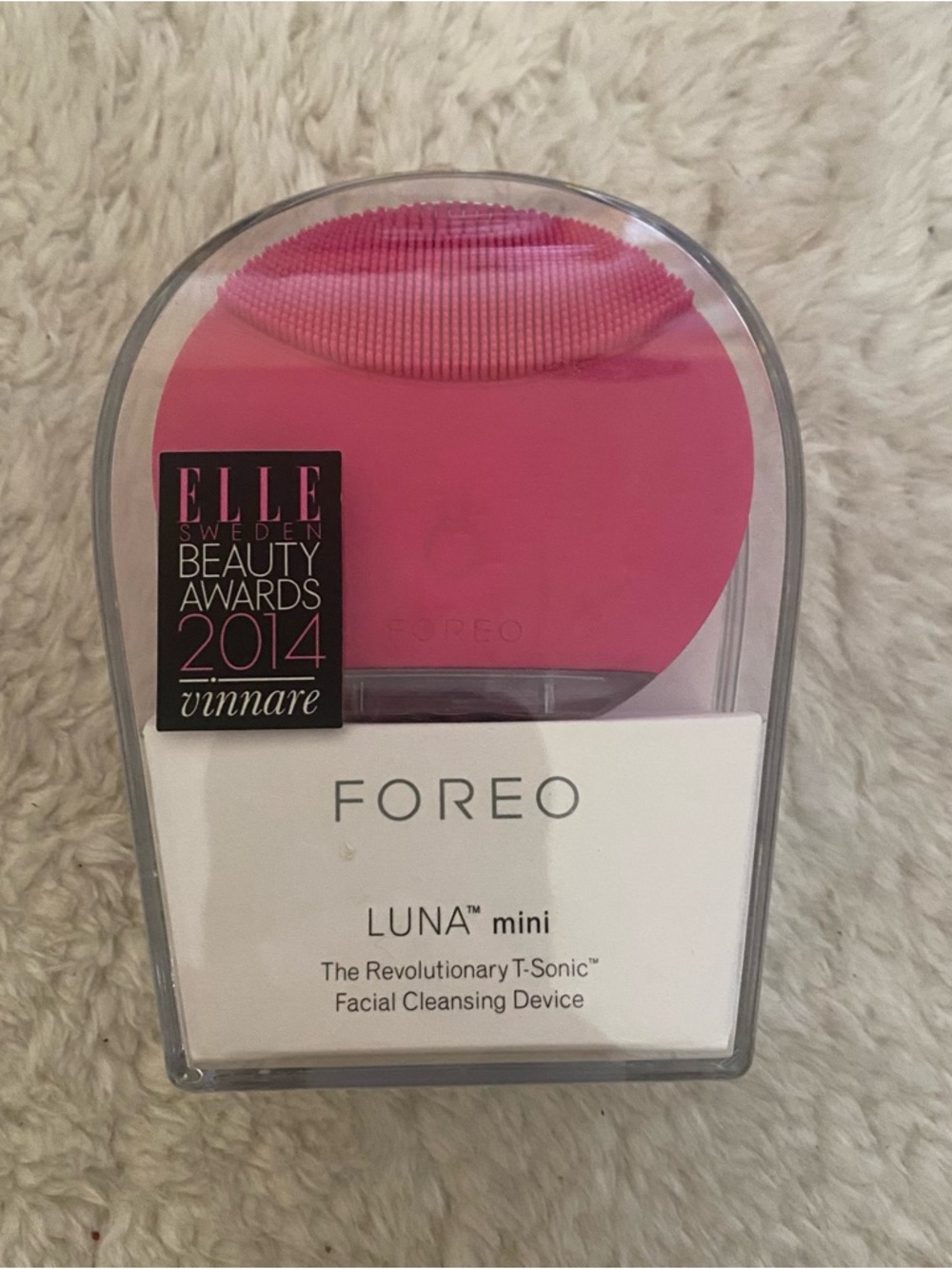 FOREO LUNA mini facial cleansing device